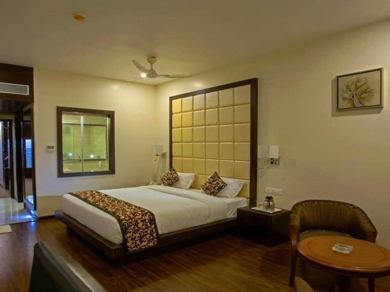 โฮเต็ล ราวี เรสซิเดนซี Hotel Morbi ภายนอก รูปภาพ
